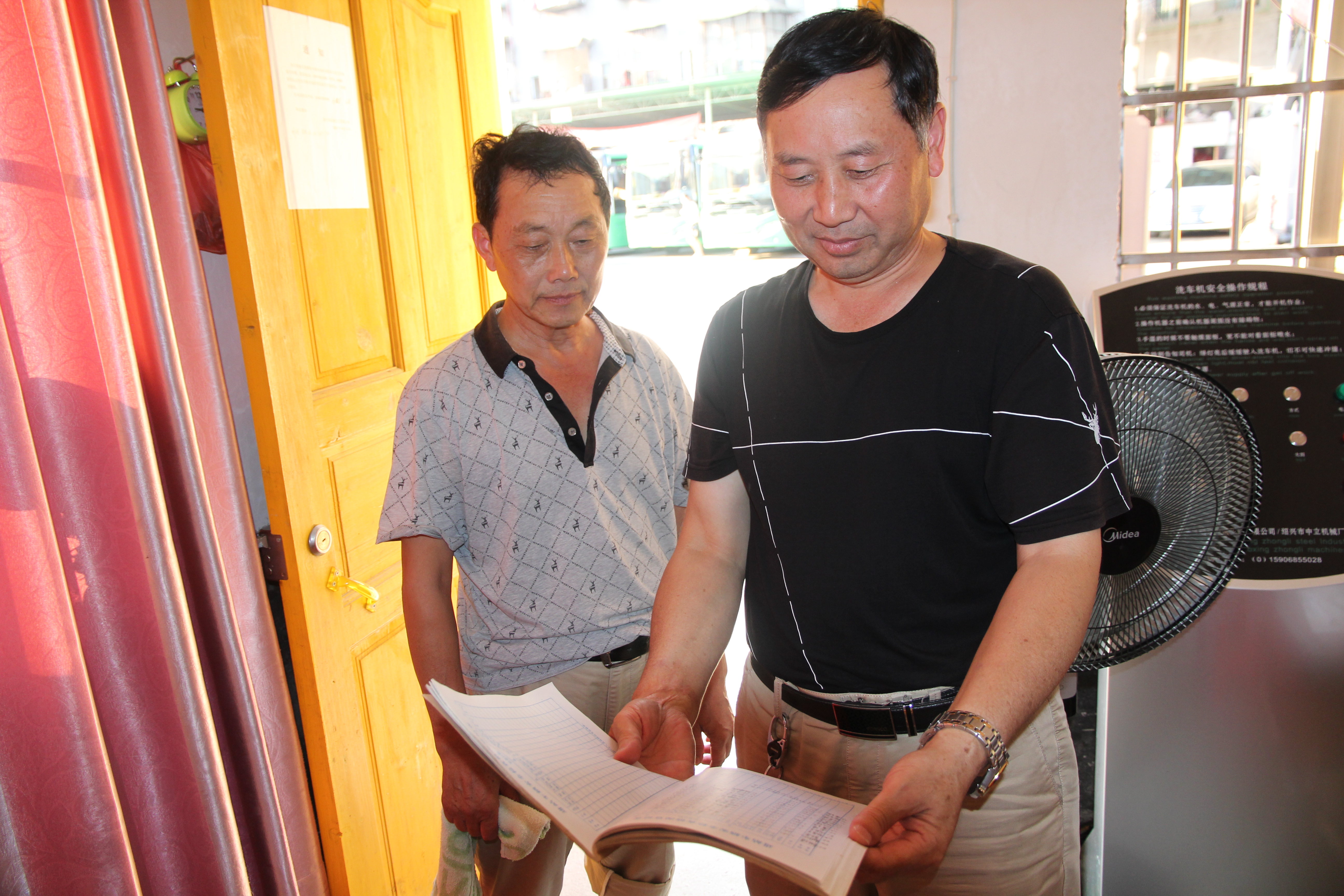 干工作就要盡力干好 ——記集團(tuán)公司優(yōu)秀黨員、綏寧綠洲公汽公司經(jīng)理李茂良 祖   冠